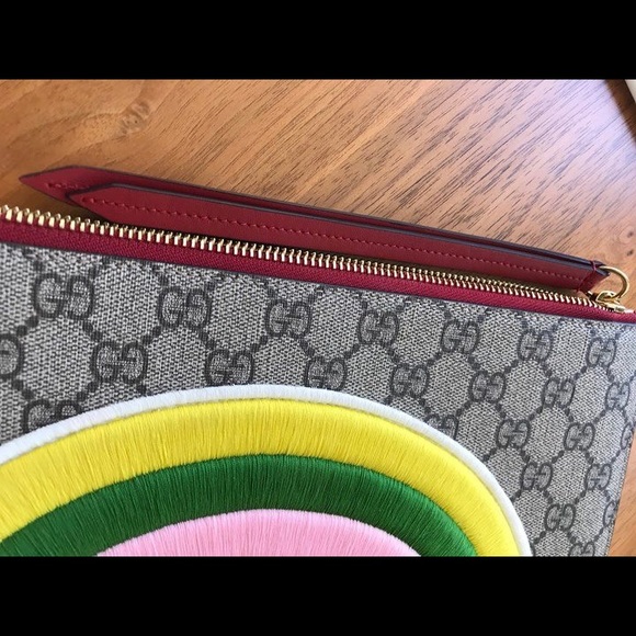 Limited Edition GUCCI Rainbow GG Supreme Clutch - Picture 5 of 8